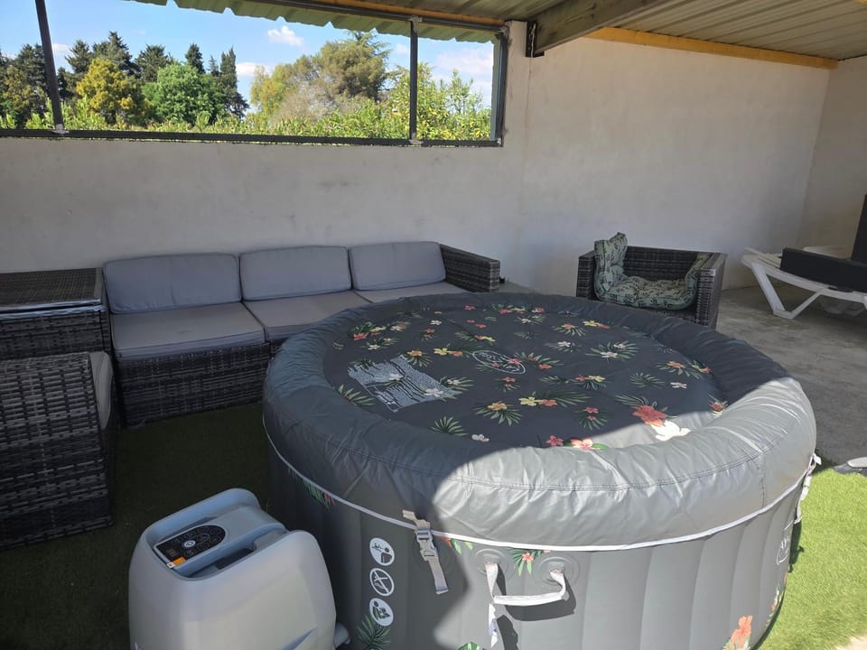 Mazet d El gato Campground/ 
RV Resort in Arles