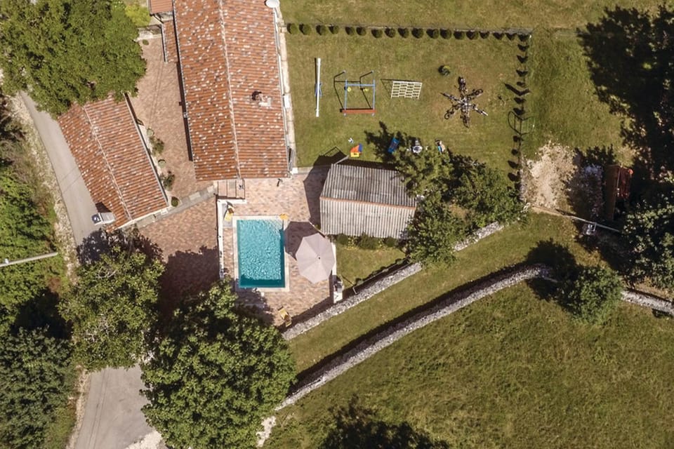 Property building, Day, Natural landscape, Bird's eye view, Pool view, Swimming pool