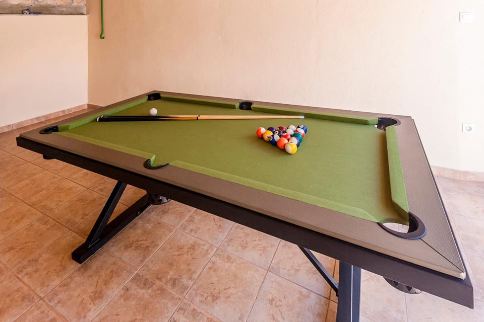 Billiard, Game Room