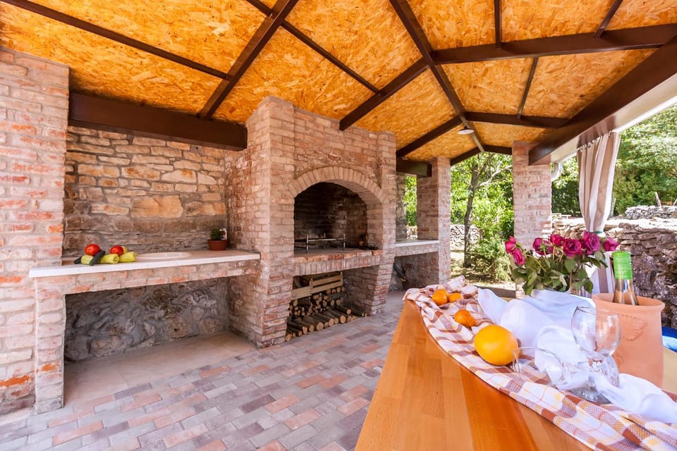 Patio, Day, BBQ facilities, Dining area