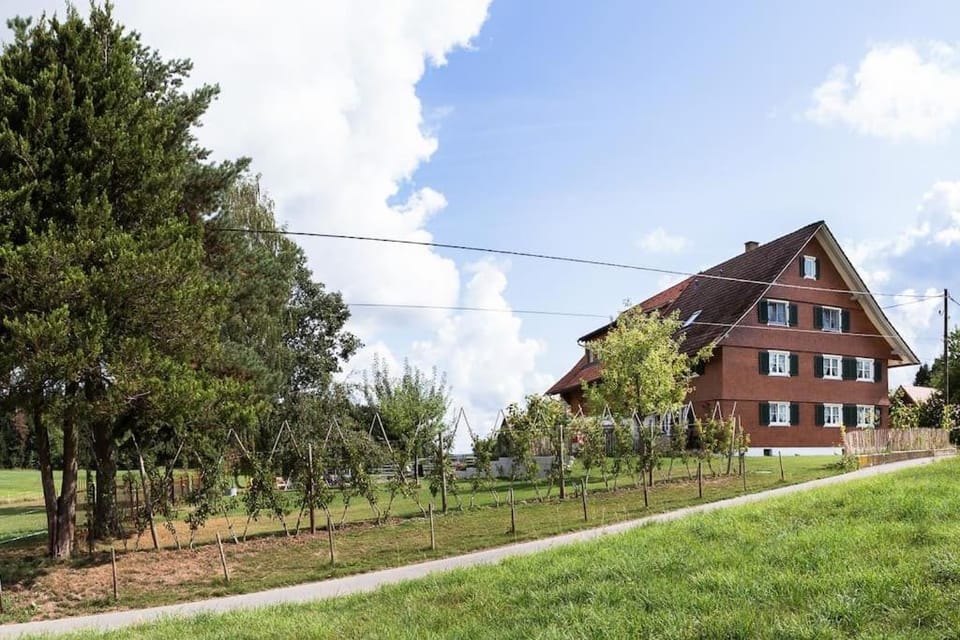 Property building, Spring, Day, Natural landscape, Garden, Garden view