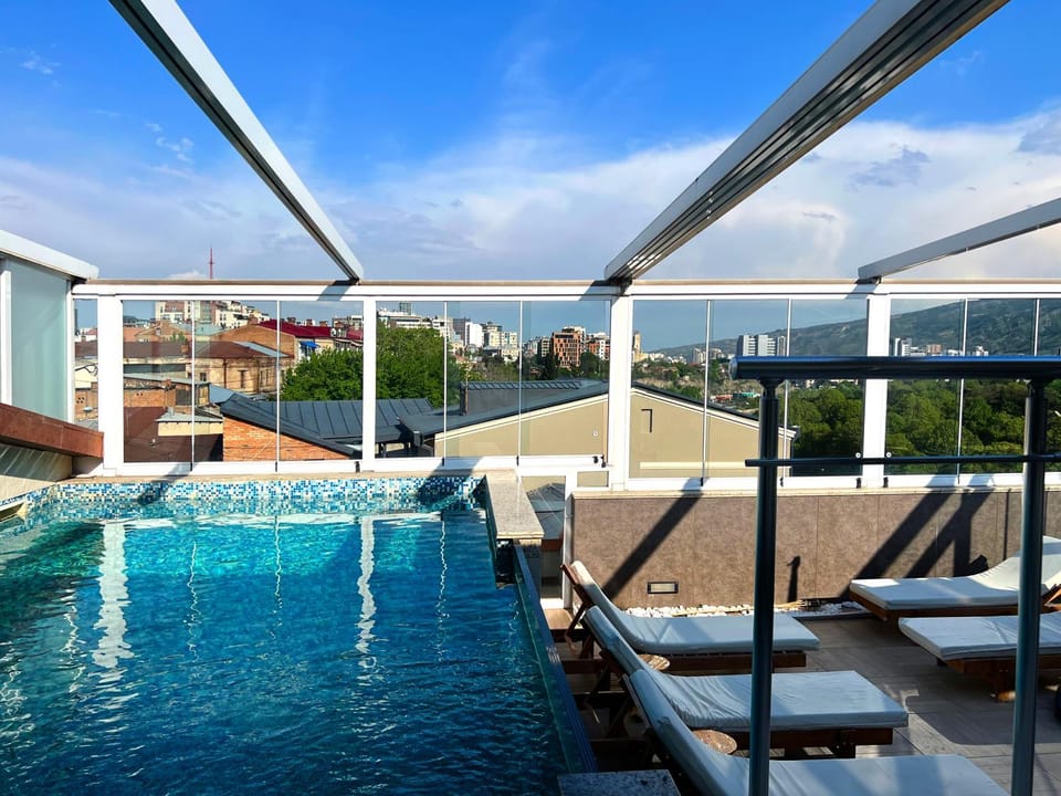 Day, View (from property/room), Balcony/Terrace, City view, Landmark view, Mountain view, Pool view, River view, Swimming pool, Swimming pool, sunbed