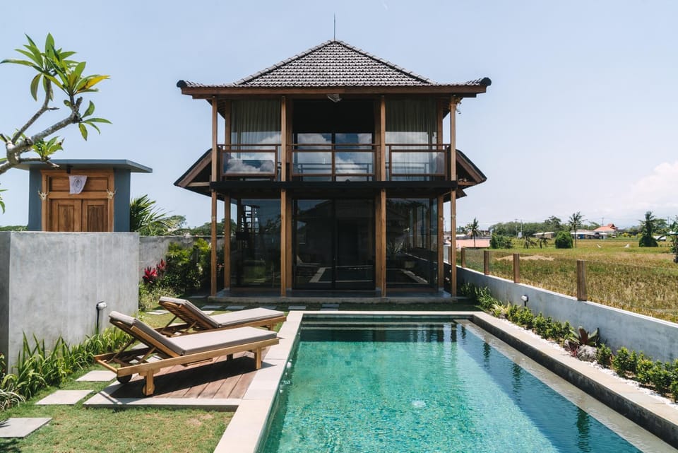 Property building, Garden, Swimming pool, sunbed