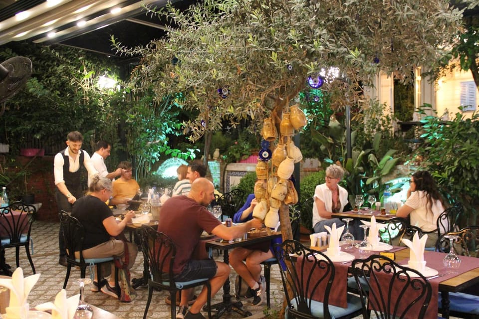 7 people large family or friends group 110mettee squar Bed and Breakfast in Istanbul