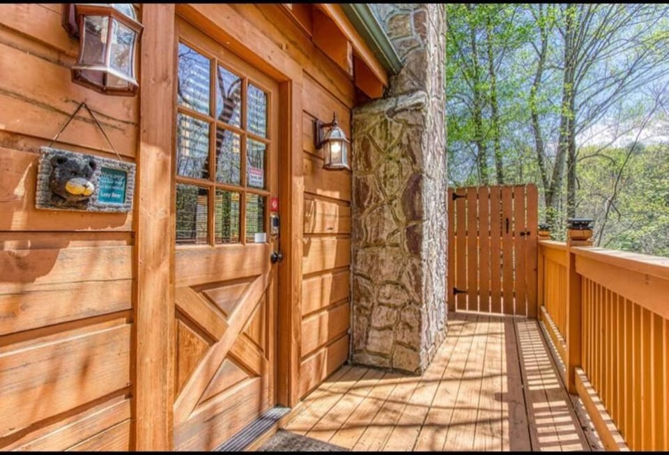 Lazy Bear Cabin Cabin in Sevier County