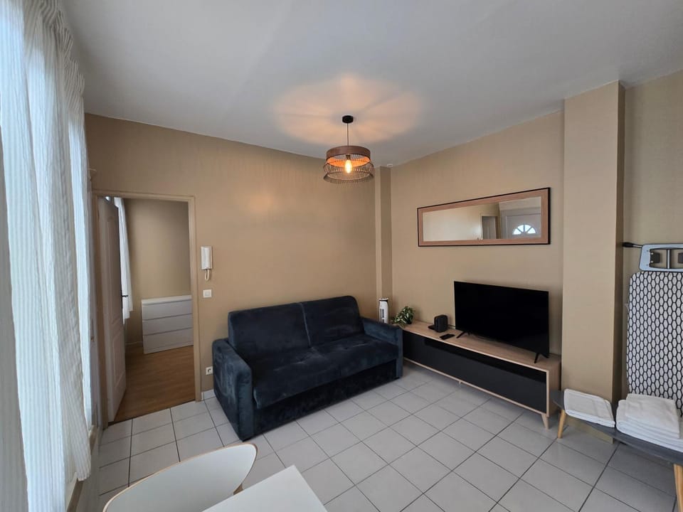 Appartement spacieux 28m2 avec chambre séparée Apartment in Issy-les-Moulineaux