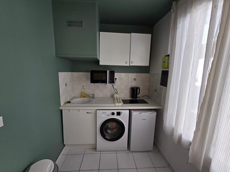 Appartement spacieux 28m2 avec chambre séparée Apartment in Issy-les-Moulineaux