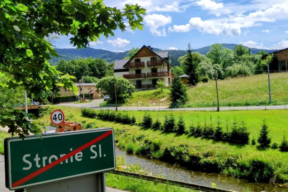 nowy Apartament Willa Sowia z widokiem na Śnieżnik Apartment in Lower Silesian Voivodeship