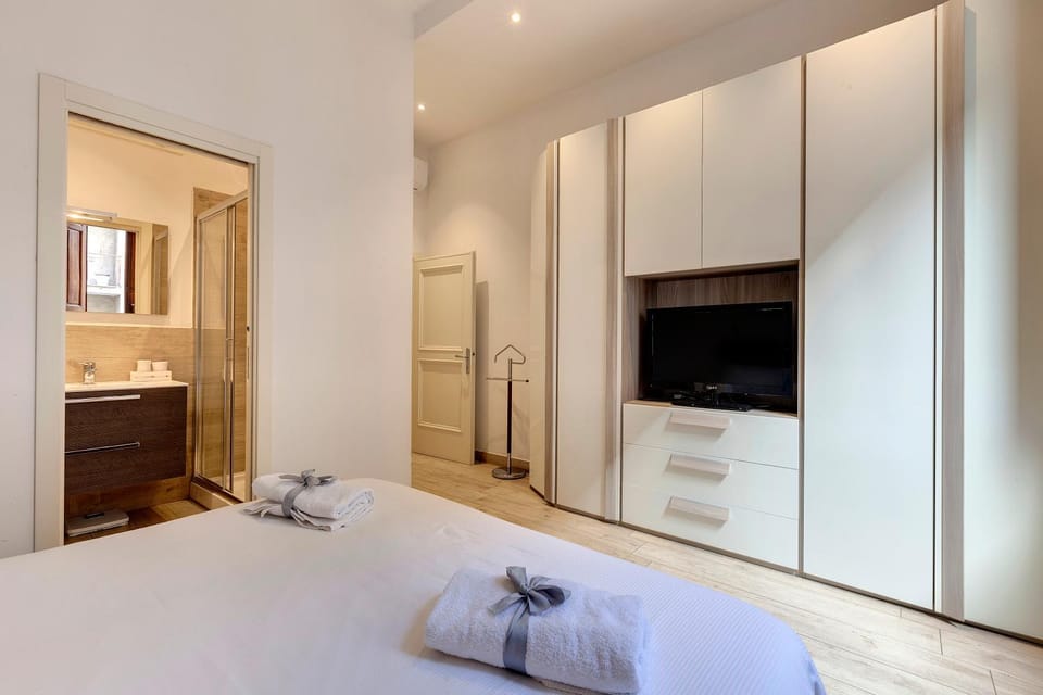 Bed, Bedroom, towels, wardrobe