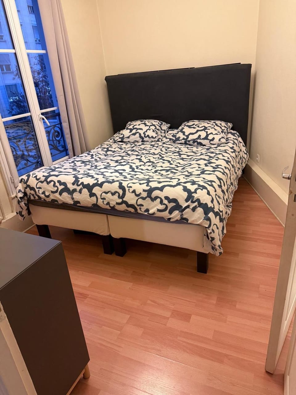 Amazing 1 bedroom, 30sec from Arc de Triomphe Apartment in Paris