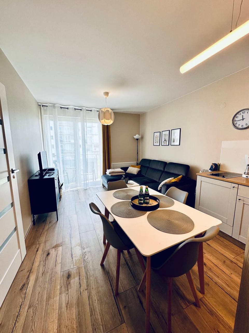 Kitchen or kitchenette, Living room