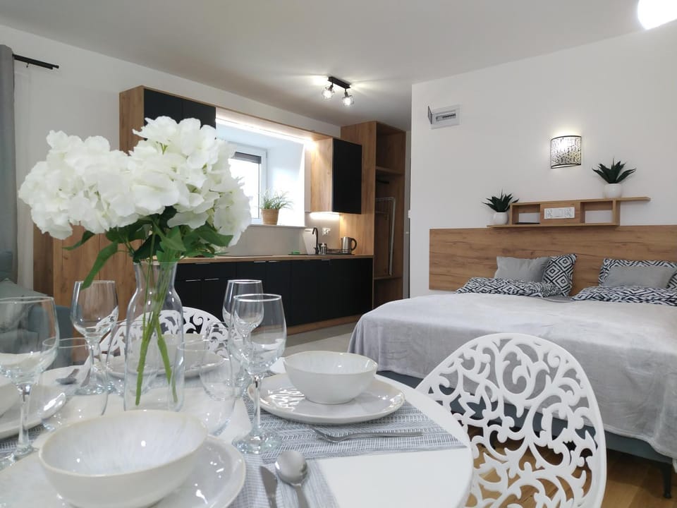 nowy Rustykalny apartament z tarasem - Willa Sowia Apartment in Lower Silesian Voivodeship