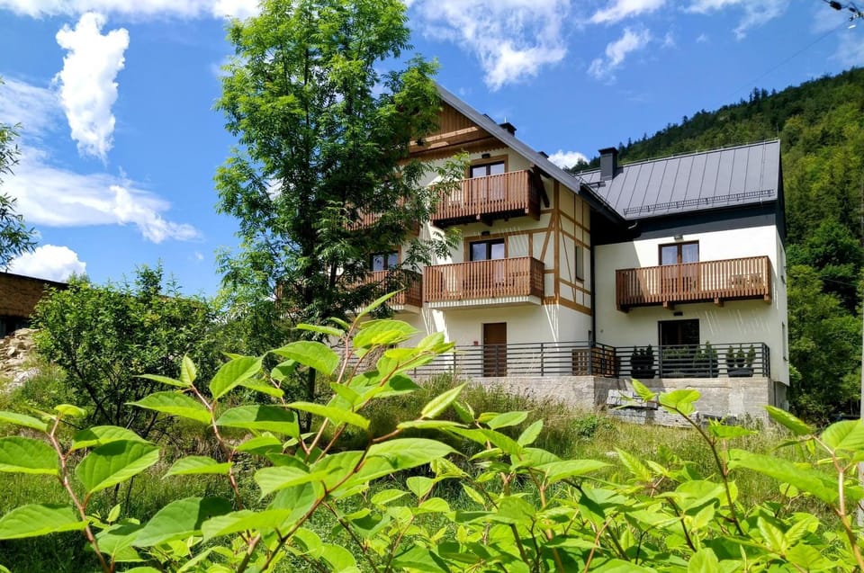 nowy Klimatyczny apartament z balkonem - Willa Sowia Apartment in Lower Silesian Voivodeship