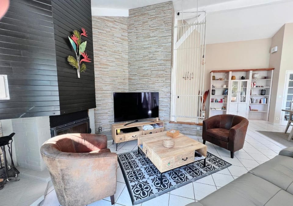 TV and multimedia, Living room, Seating area