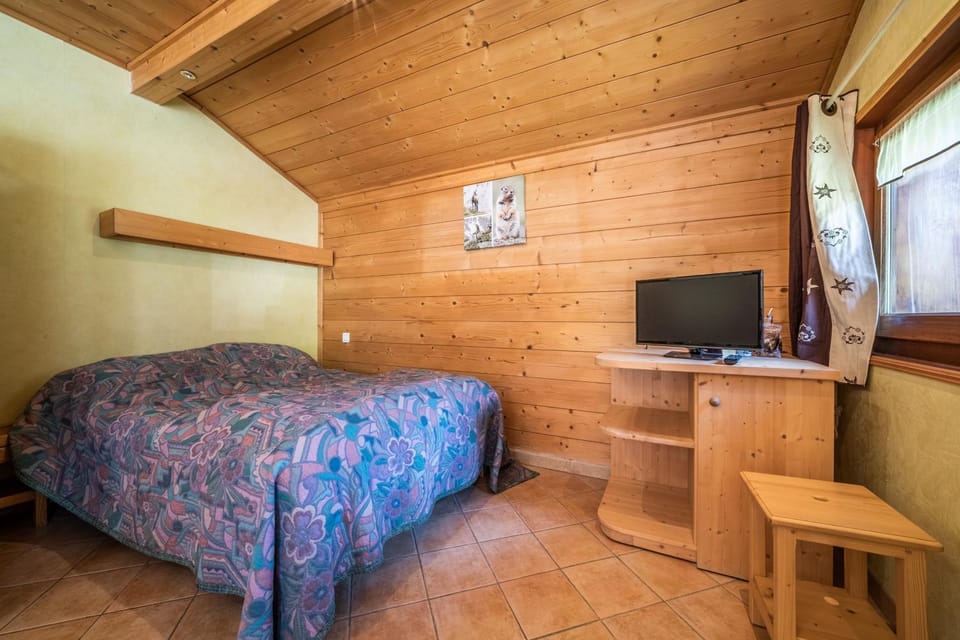 Property building, Living room, Bedroom