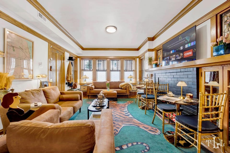The Twin Lions: Bespoke Travel Lodge w/ Speakeasy* Apartment in Bucktown