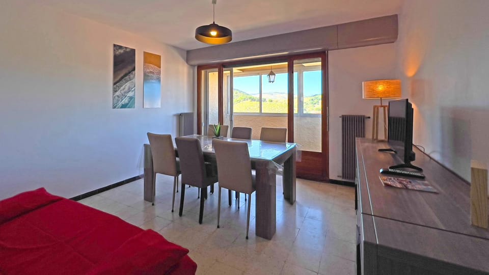 Communal lounge/ TV room, TV and multimedia, Living room, Seating area