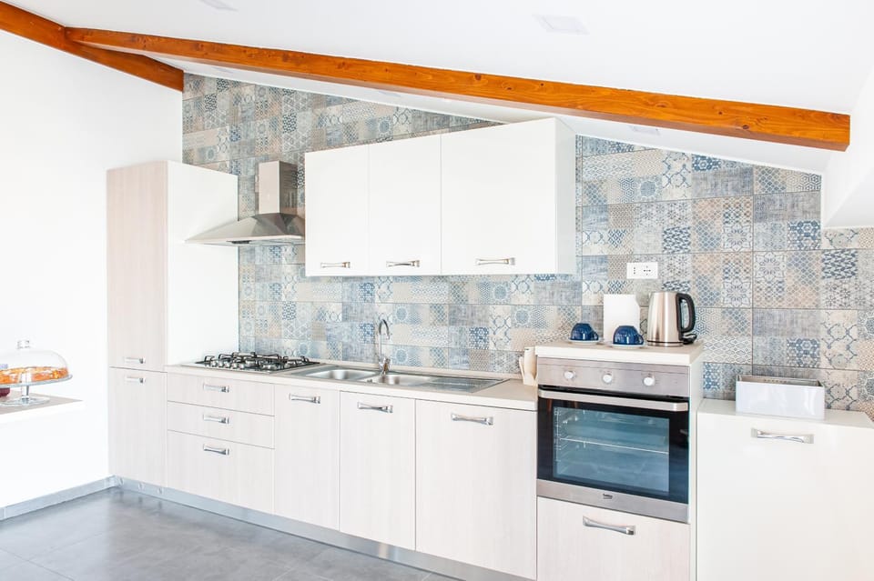 Kitchen or kitchenette, pet friendly, stove