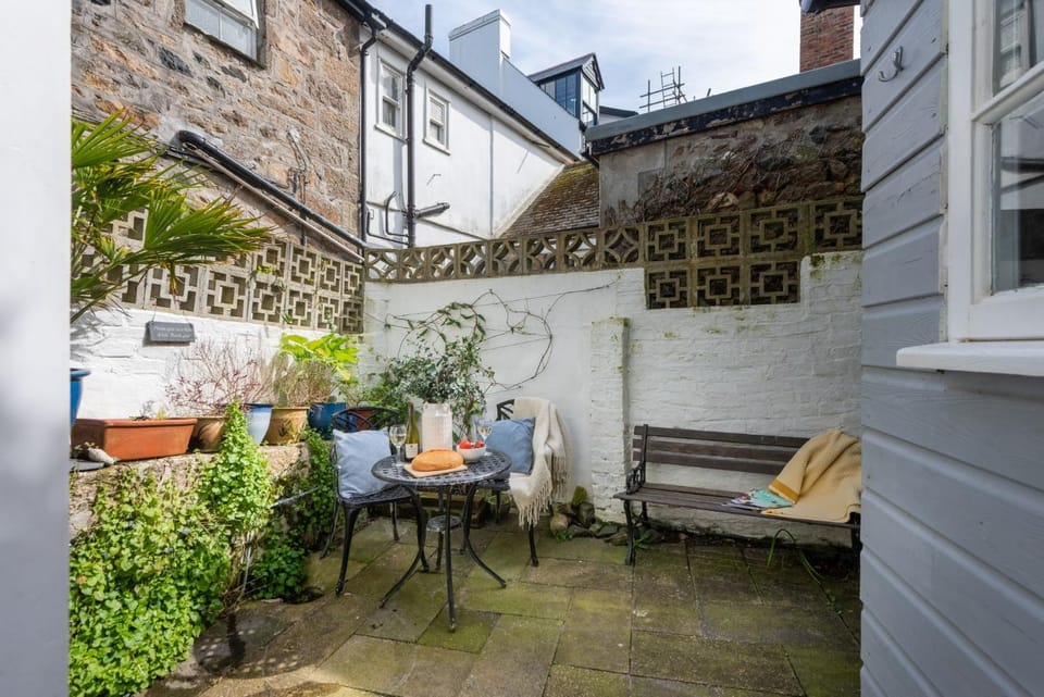 Garden, Seating area