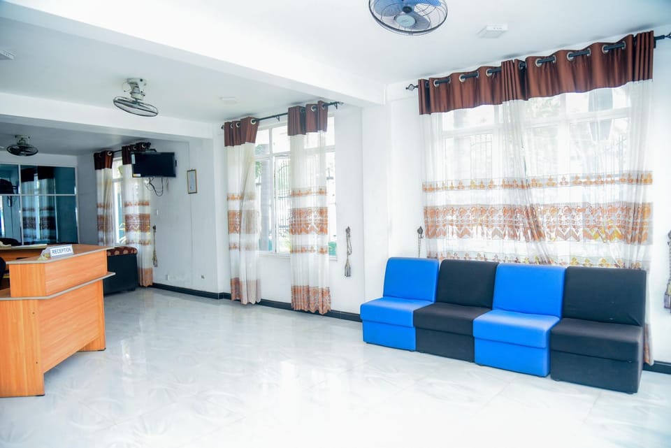 Hotel Prasanna Bed and Breakfast in Sri Lanka