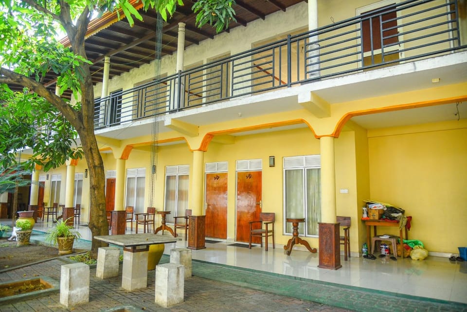 Hotel Prasanna Bed and Breakfast in Sri Lanka