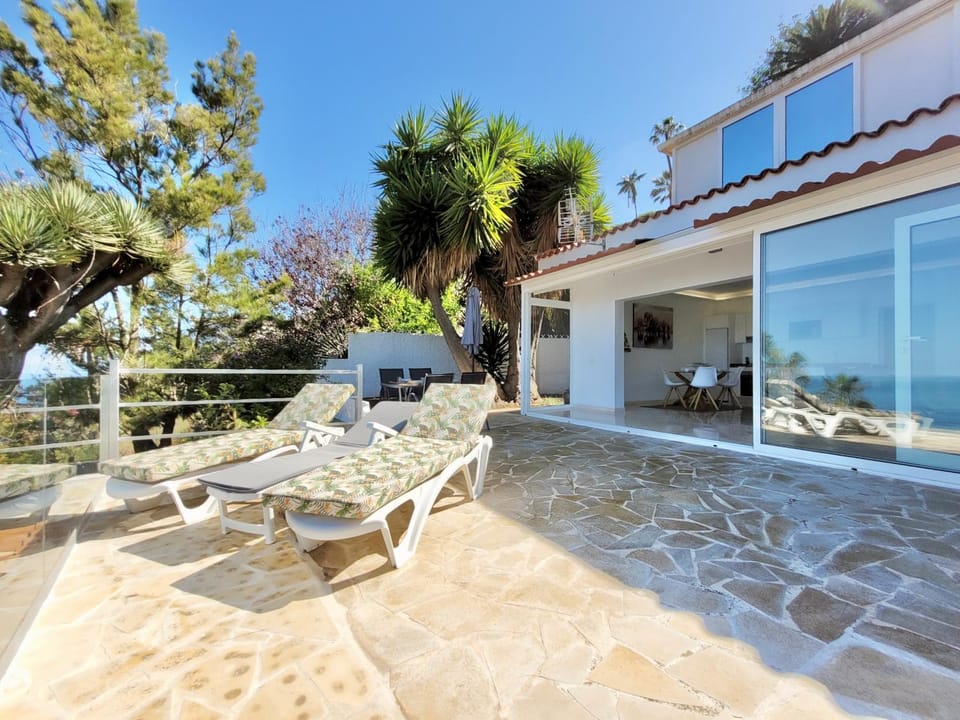 Property building, Balcony/Terrace, Balcony/Terrace, Dining area, sunbed