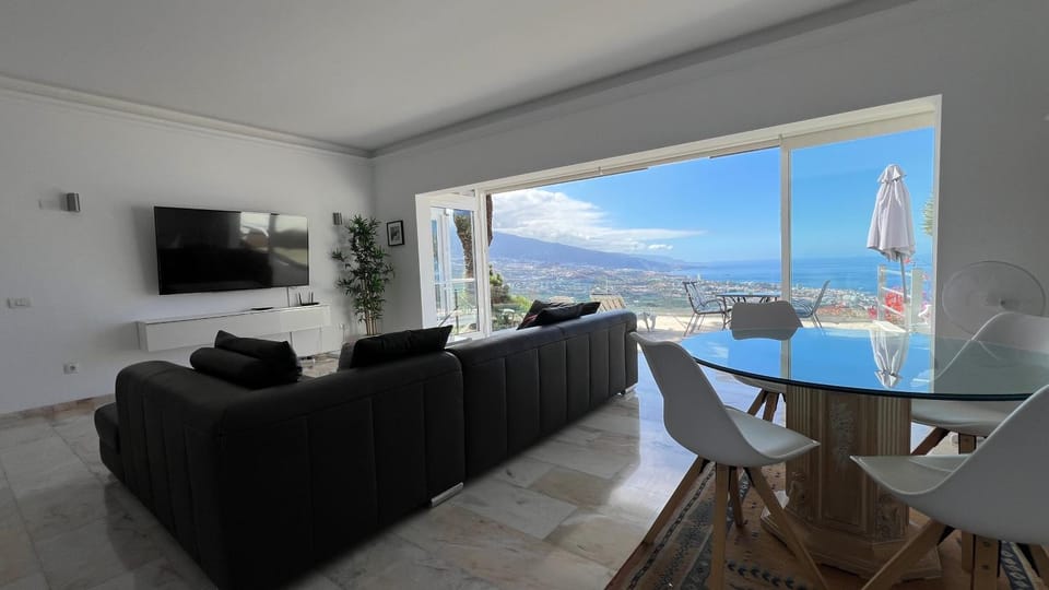 Living room, Dining area, Mountain view, Sea view