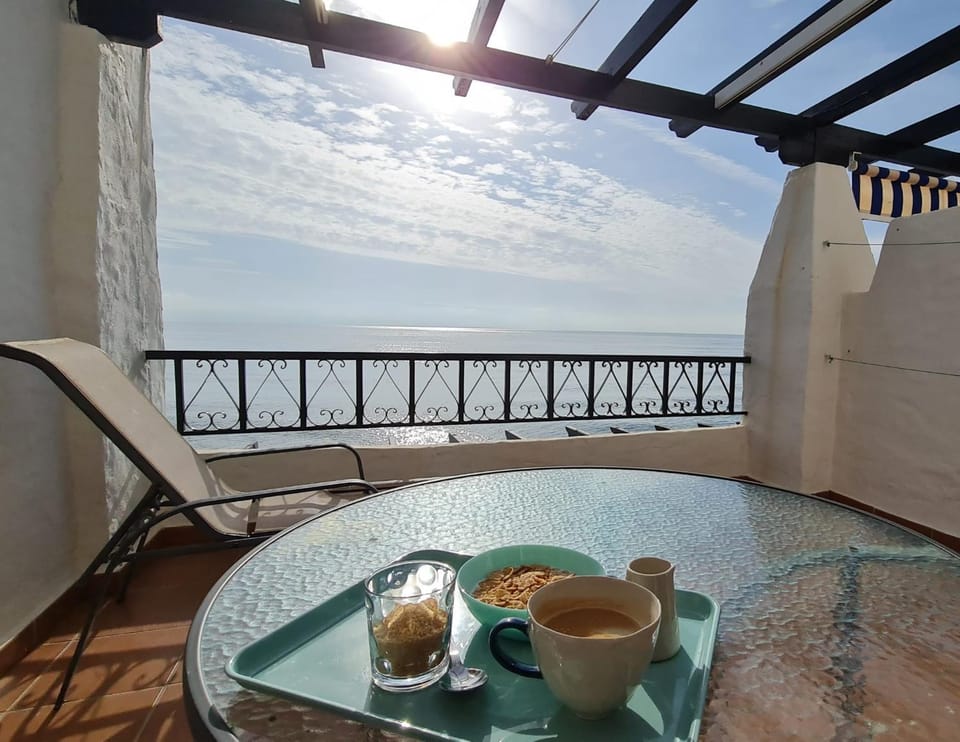 View (from property/room), Balcony/Terrace, Dining area, Sea view