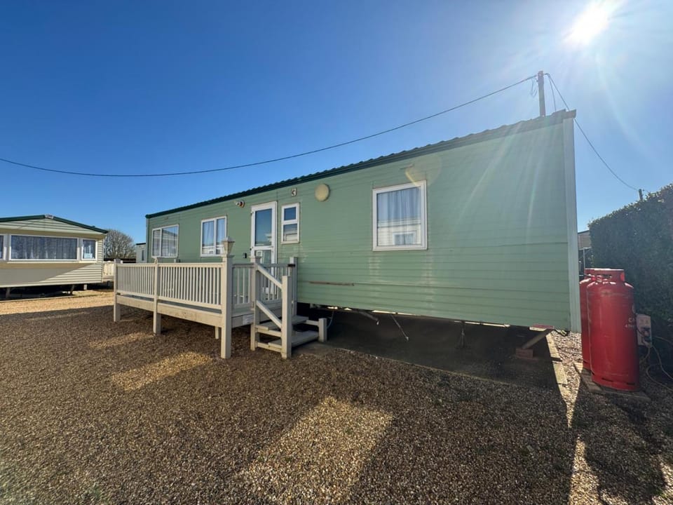 6 Berth Caravan For Hire In Hunstanton By The Beach In Norfolk Ref 13002L House in Hunstanton