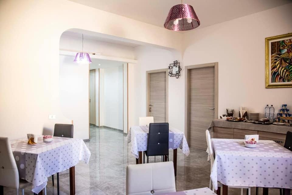 Living room, Internal: Not applicable to any particular room