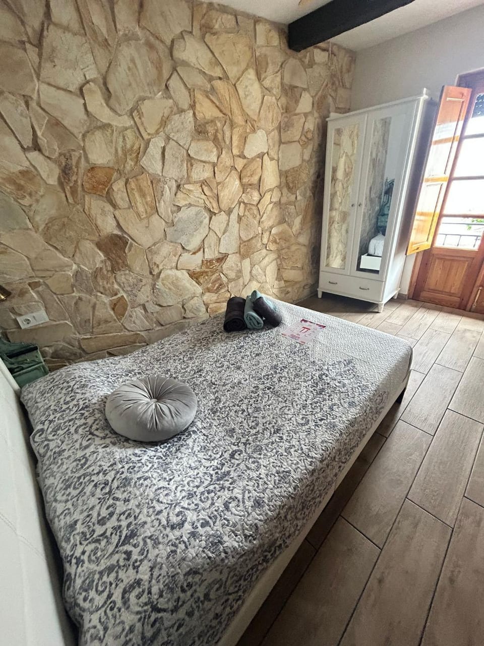 Bed, TV and multimedia, Bedroom, wardrobe