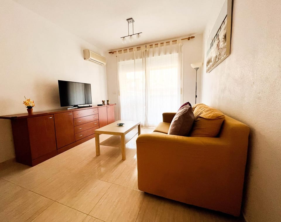TV and multimedia, Living room, Seating area, air conditioner, air conditioner