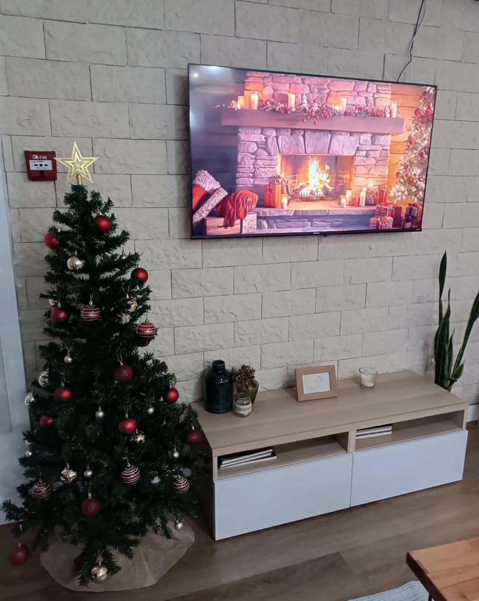 Communal lounge/ TV room, TV and multimedia, Decorative detail