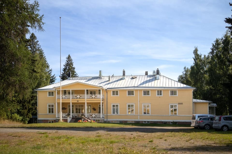 Property building, Spring, Day, Natural landscape, Parking