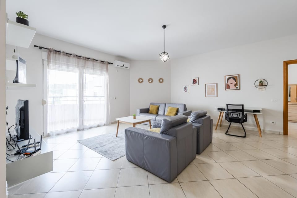 Communal lounge/ TV room, TV and multimedia, Living room, Seating area, Evening entertainment