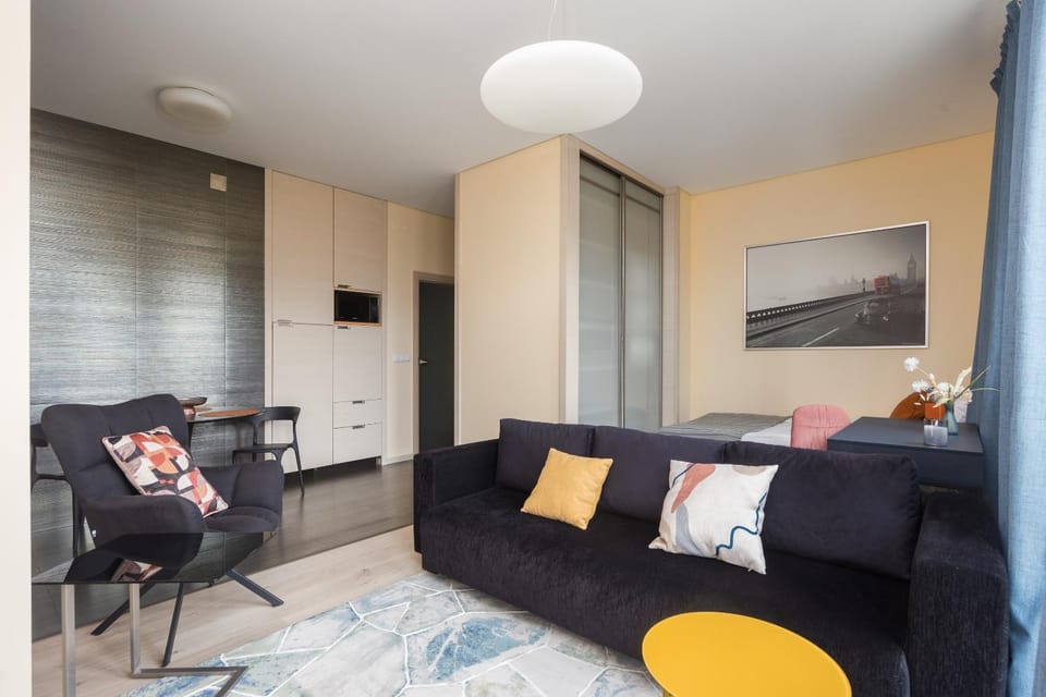 TV and multimedia, Living room, Seating area, Evening entertainment