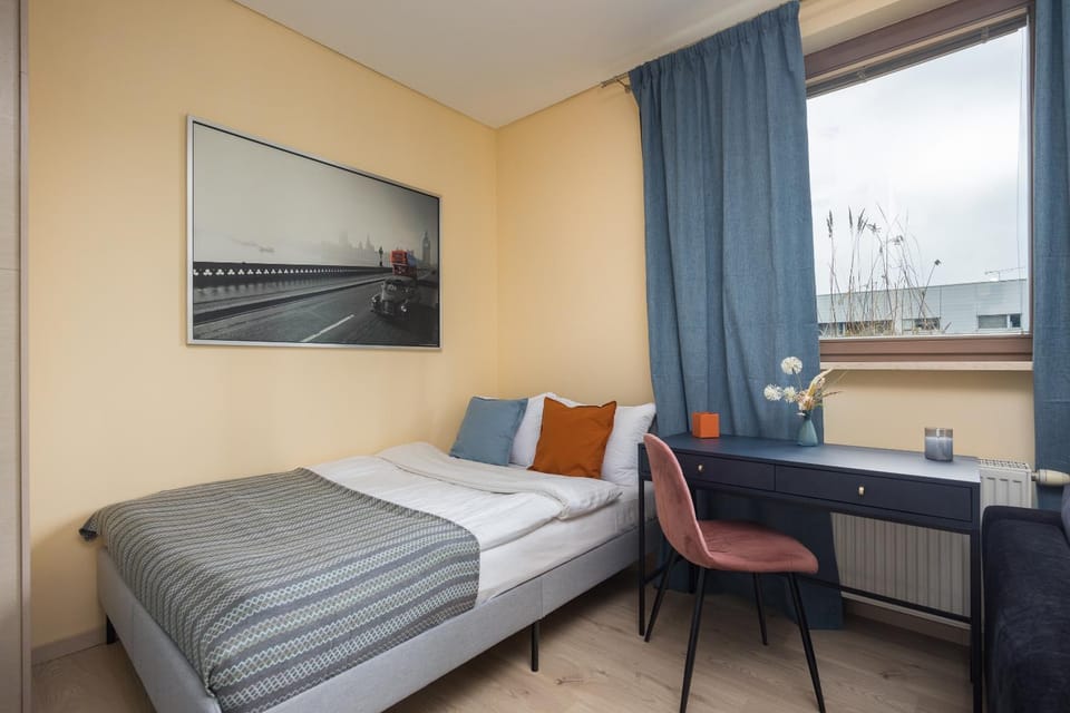 Bed, Living room, Photo of the whole room, Seating area, Bedroom, hair dresser