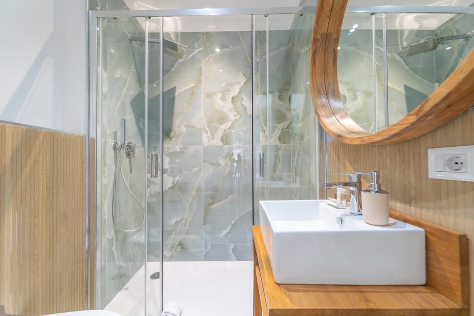Shower, towels