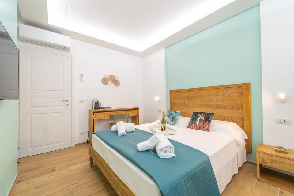 Bed, Bedroom, towels, wardrobe