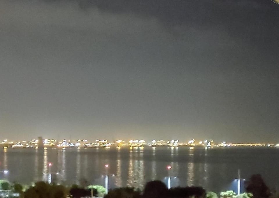 Seafront Apartment - Sleeps 13 - Parking - Balcony Apartment in Thessaloniki