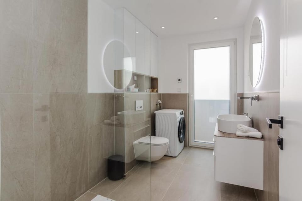 Shower, Toilet, Bathroom, washing machine