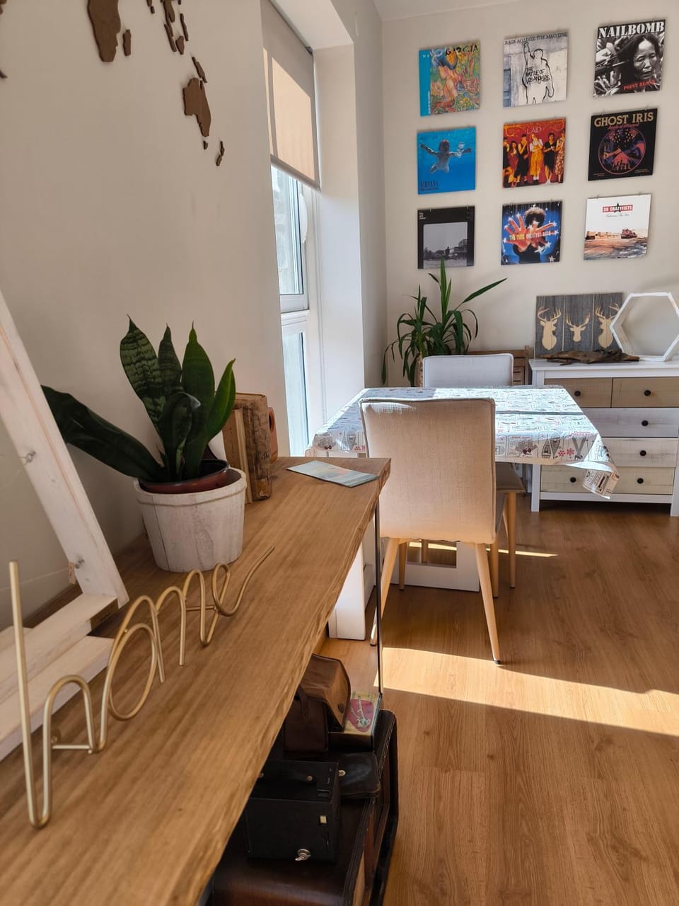 Seating area, Dining area, hair dresser