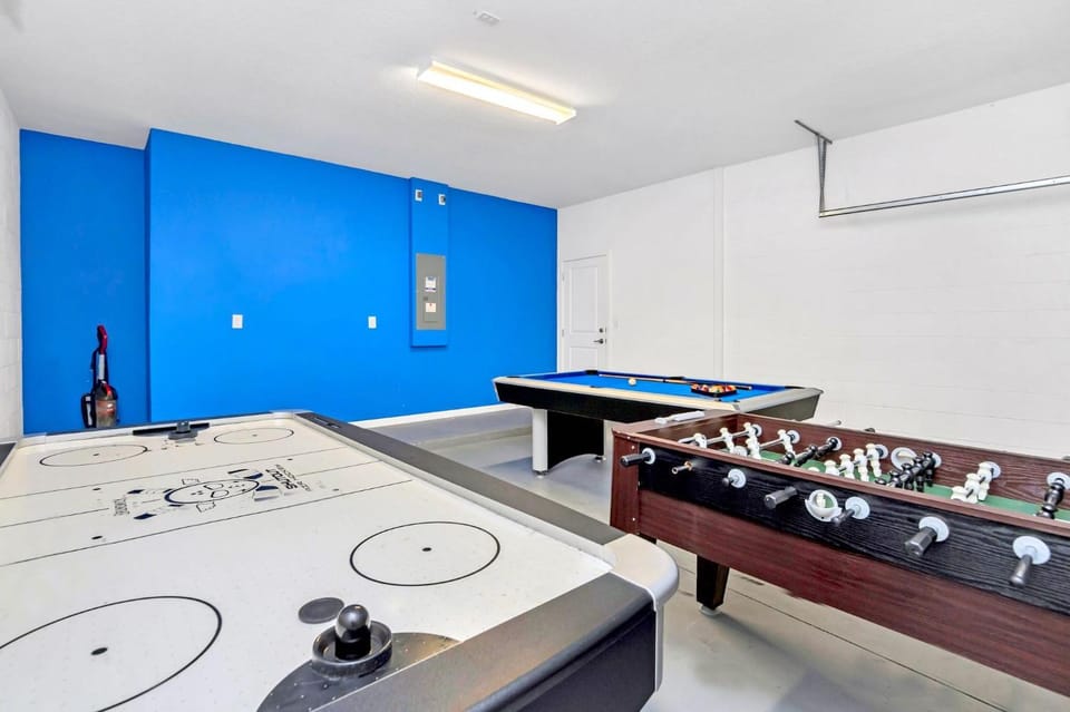 Billiard, Game Room