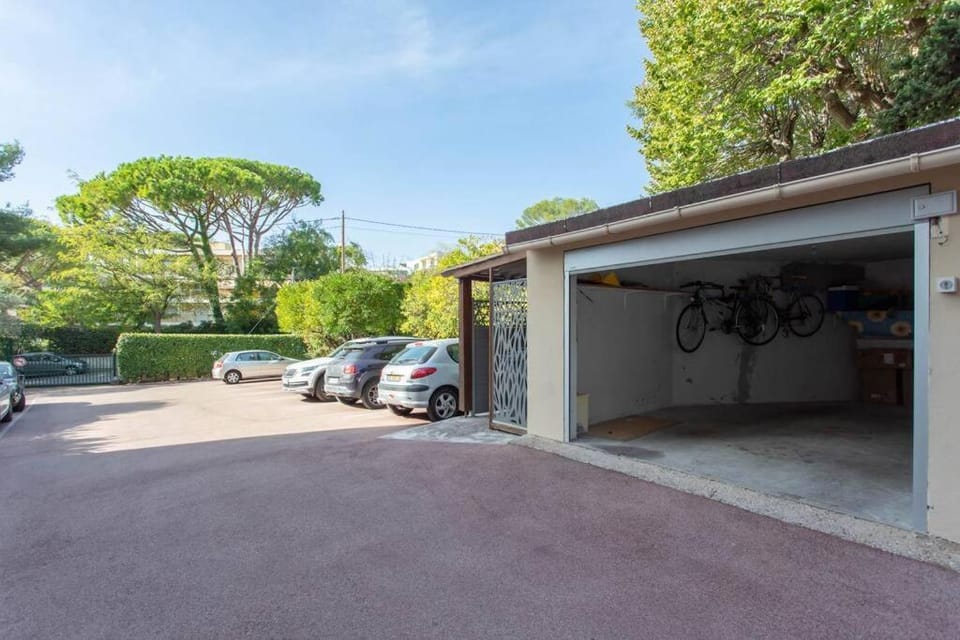 A6 - Staywiz us - 2 BDR Incredible Sea View - AC, Garage & Terrace Apartment in Antibes