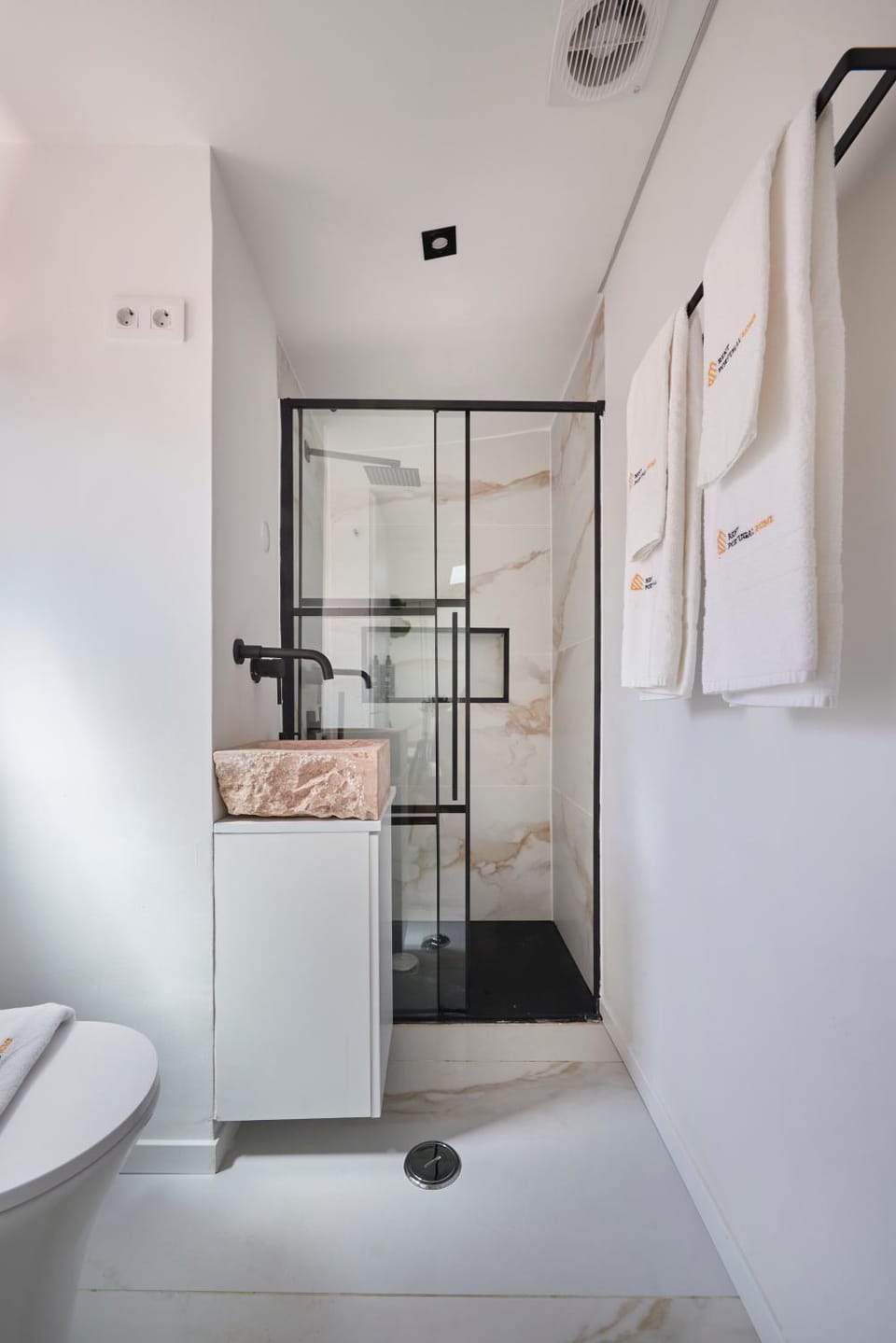 Lisbon Terrace&Shower River view. Apartment in Lisbon
