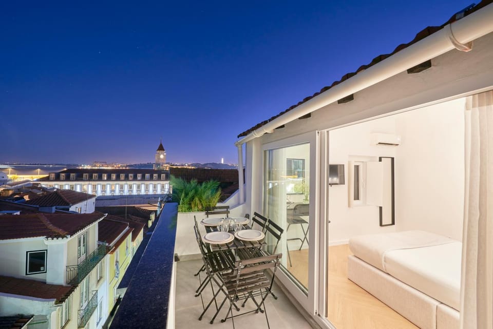 Lisbon Terrace&Shower River view. Apartment in Lisbon
