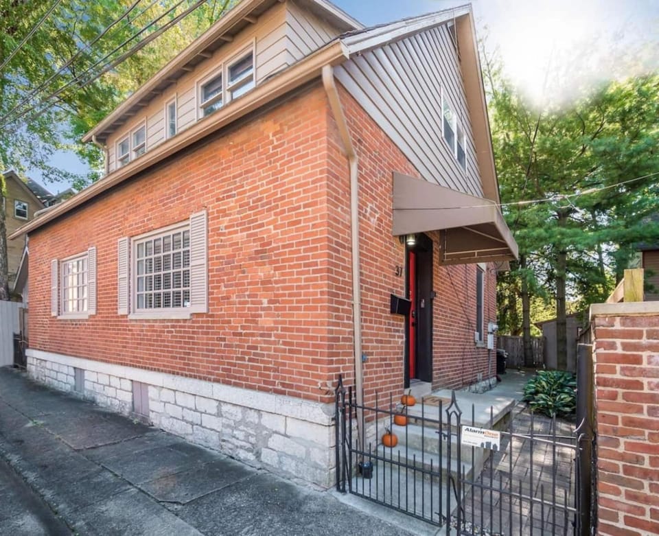 Pet-Friendly German Village Haus Wifi Walkable House in German Village