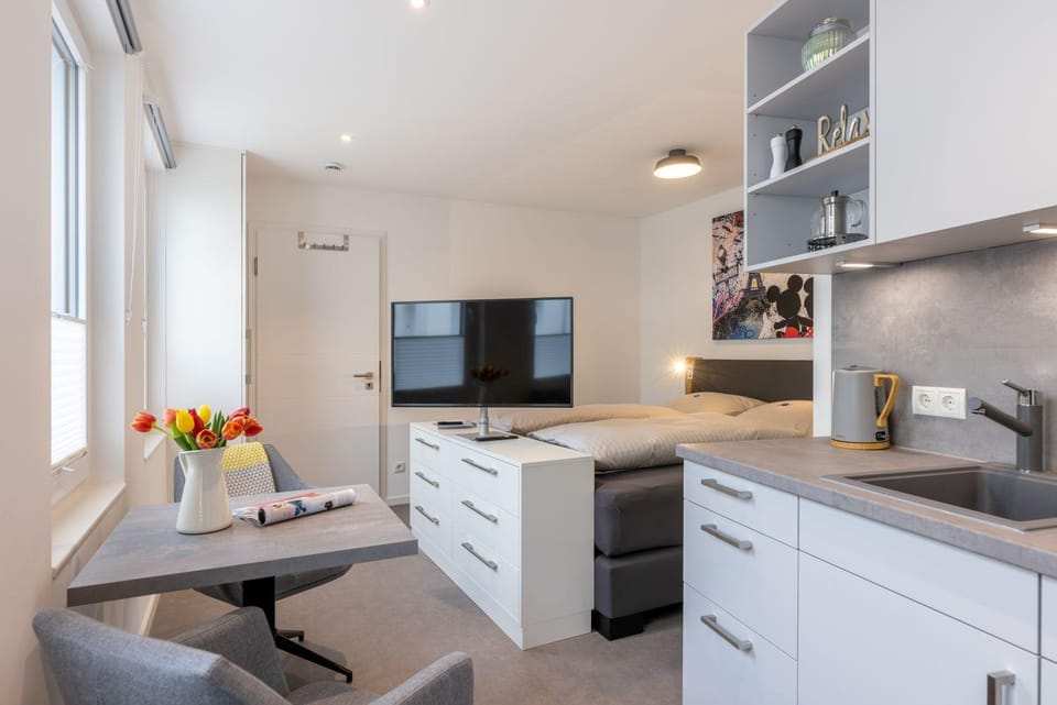 TV and multimedia, Kitchen or kitchenette, Dining area, dishwasher, stove
