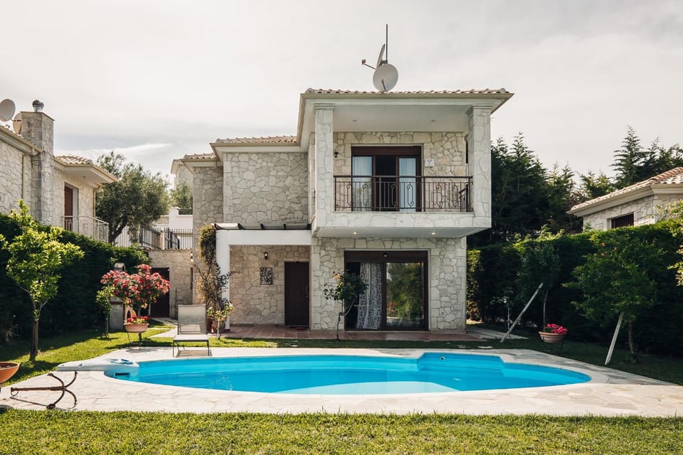 Property building, Garden, Garden view, Pool view, Swimming pool, Swimming pool