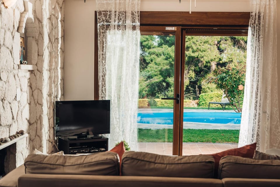 Seating area, Evening entertainment, Garden view, Pool view